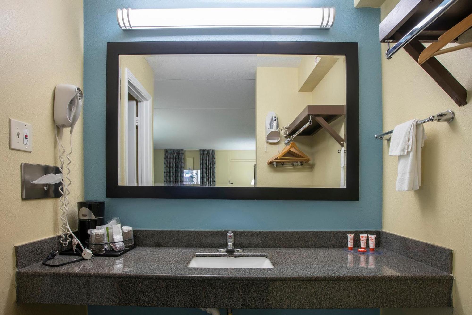 Oyo Hotel Knoxville Tn Cedar Bluff I-40 외부 사진
