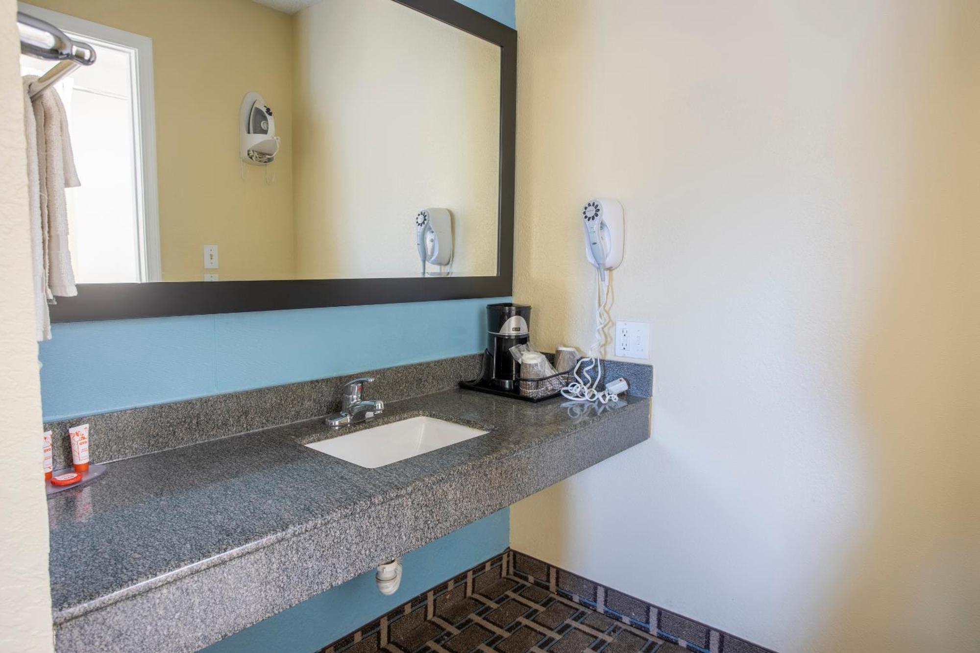 Oyo Hotel Knoxville Tn Cedar Bluff I-40 외부 사진