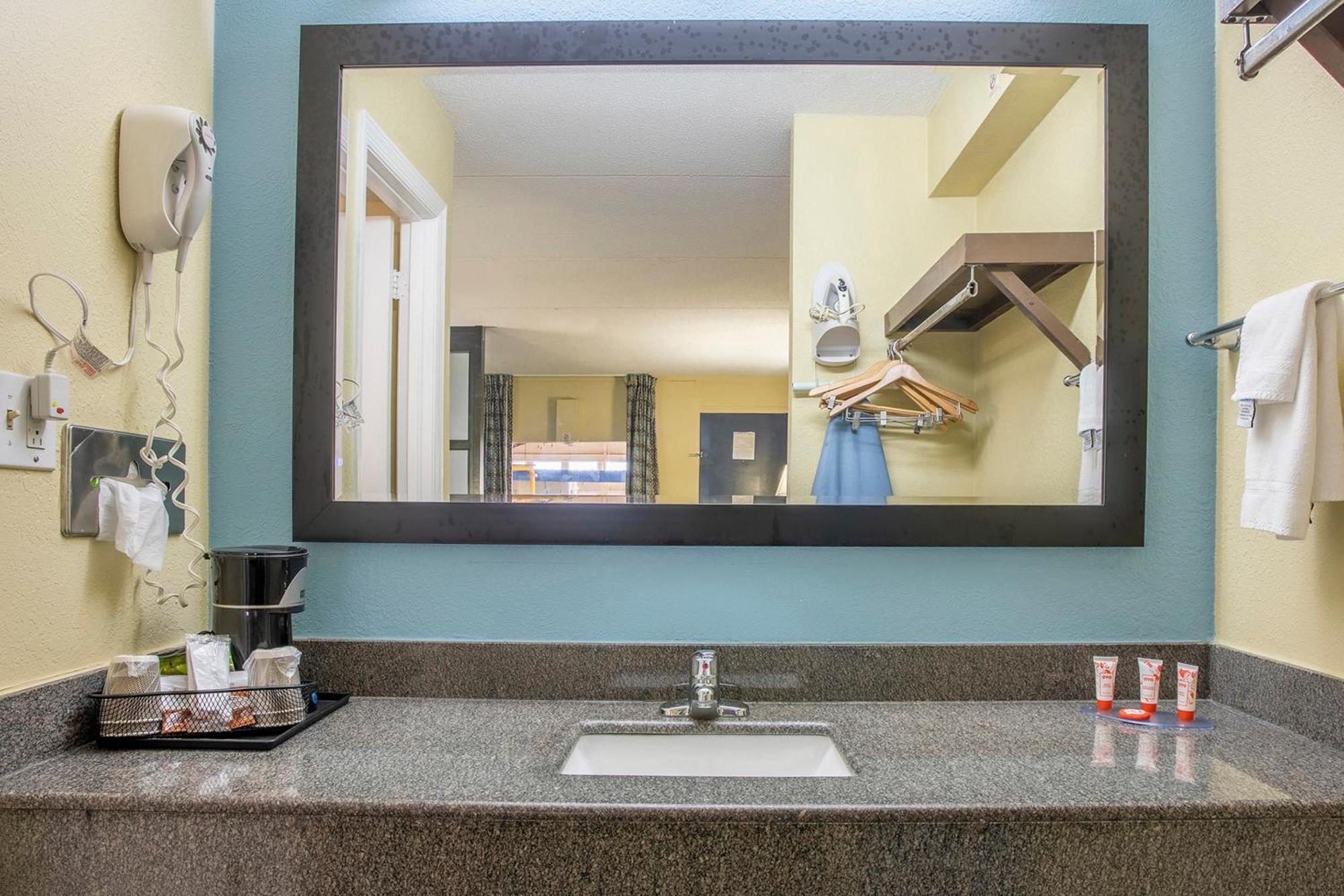 Oyo Hotel Knoxville Tn Cedar Bluff I-40 외부 사진