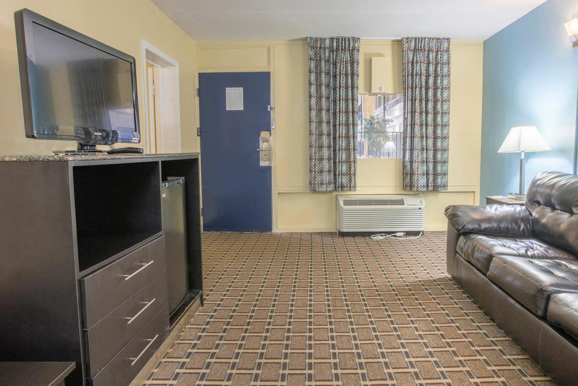 Oyo Hotel Knoxville Tn Cedar Bluff I-40 외부 사진